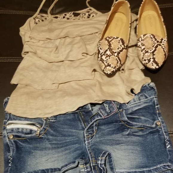 Complete Outfit Shirts Tank Top Shoes! - Picture 2 of 5